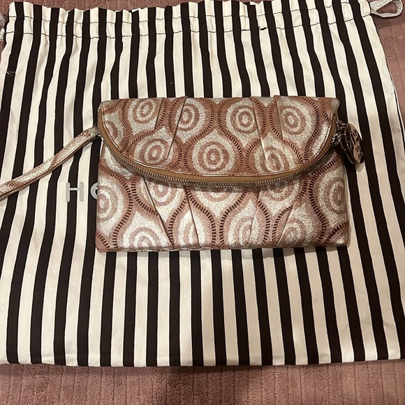 Henri Bendel ,  wristlet/clutch... Rare…Beautiful pattern designed. New - Picture 2 of 16